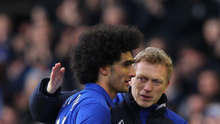 David Moyes congratulates Marouane Fellaini as he is substituted during the Premier League match between Everton and Fulham