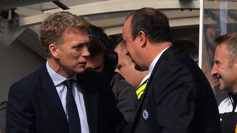 David Moyes shakes hands with Rafael Benitez 