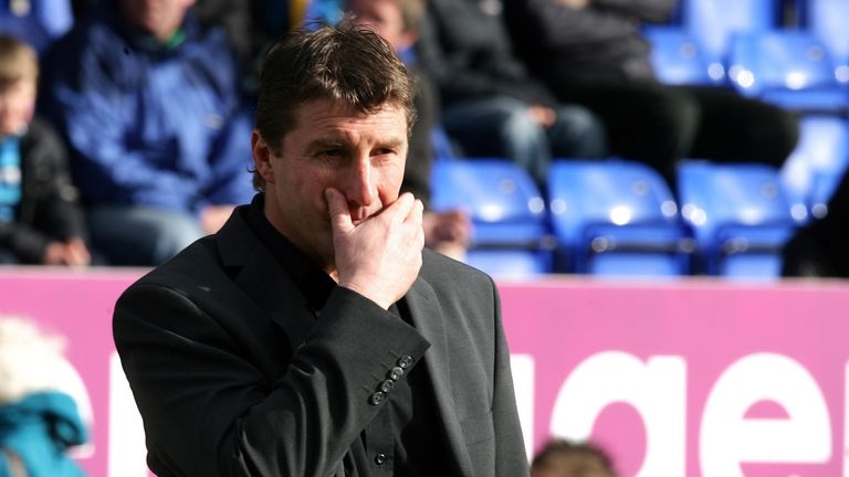 Warrington coach Tony Smith during the engage Super League match at the Halliwell Jones Stadium