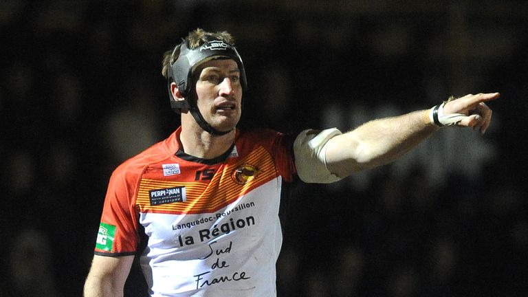 Steve Menzies of Catalan Dragons directs play during the Super League match between London Broncos and Catalan Dragons