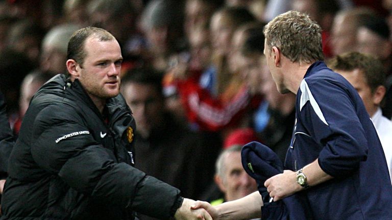 Manchester United's Wayne Rooney shakes hands with Everton manager David Moyes