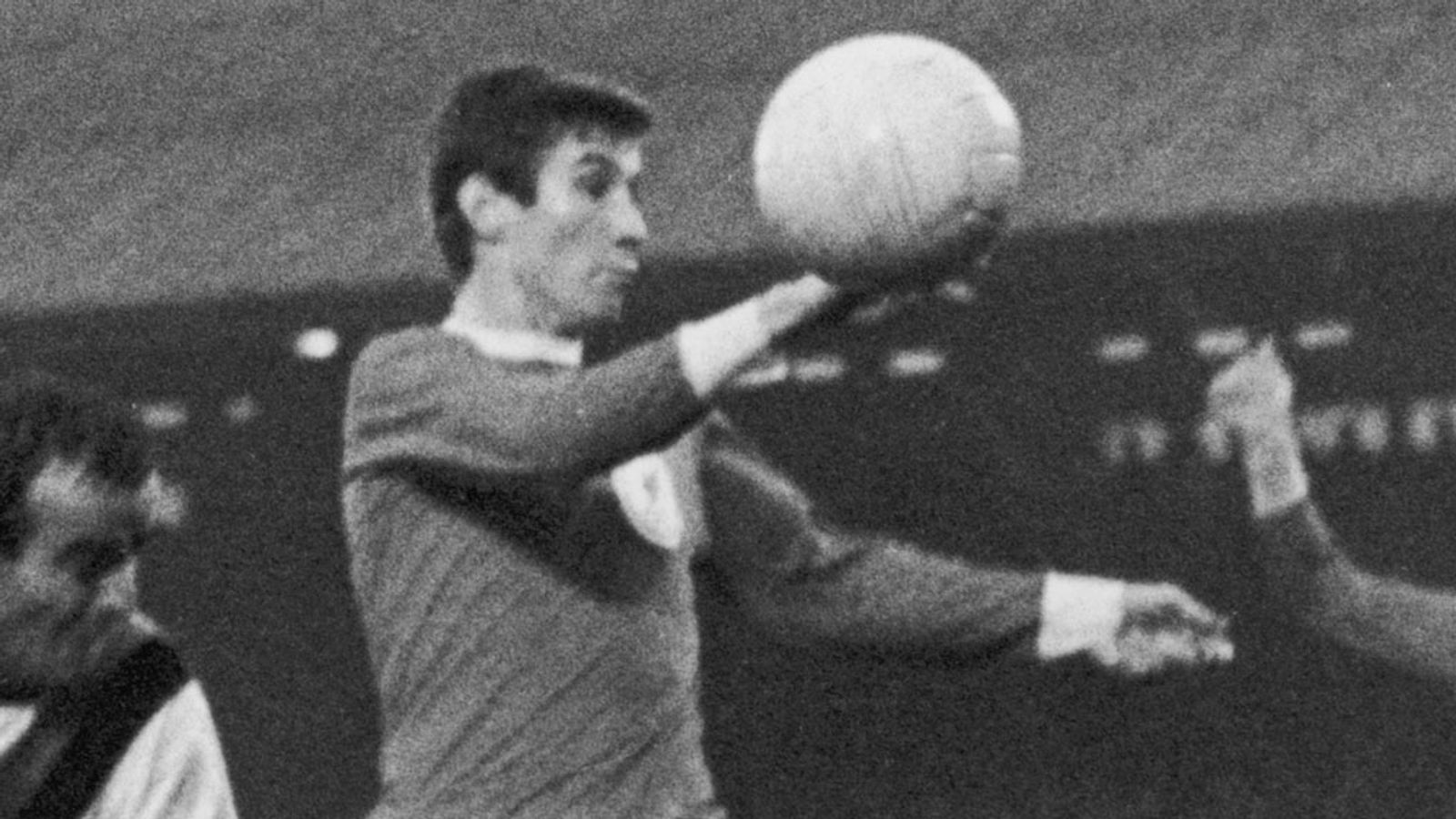 Premier League Liverpool and Arsenal mourning the death of Geoff