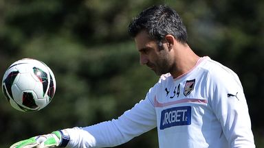 Image of Stefano Sorrentino: Decides to stay with Palermo