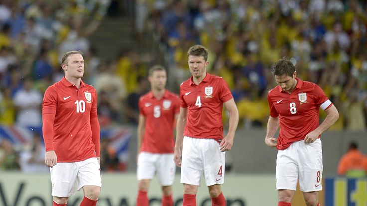 England's Wayne Rooney, Gary Cahill, Michael Carrick and Frank Lampard stand dejected