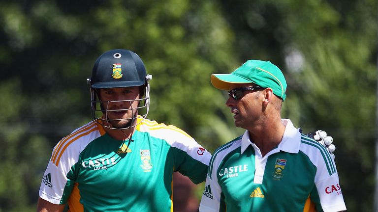 AB de Villiers talks with South Africa head coach Gary Kirsten