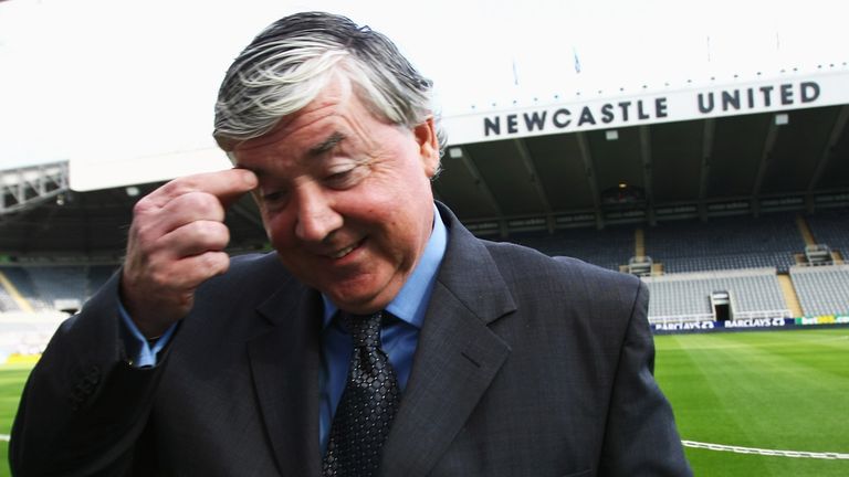 NEWCASTLE, UNITED KINGDOM - SEPTEMBER 27:  Joe Kinnear of Newcastle leaves the pitch prior the Barclays Premier league game between Newcastle United and Blackburn at St James' Park on September 27, 2008 in Newcastle, England.  (Photo by Clive Rose/Getty Images)