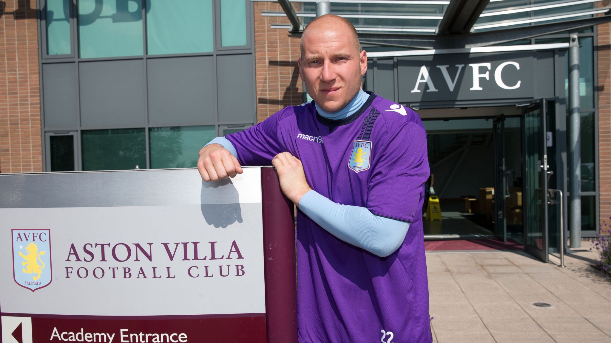 Aston Villa goalkeeper Brad Guzan signs new fouryear deal Football