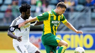 Image of Danny Holla (right): Brighton move