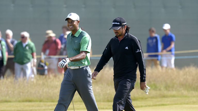 Tiger Woods practicses at Muirfield