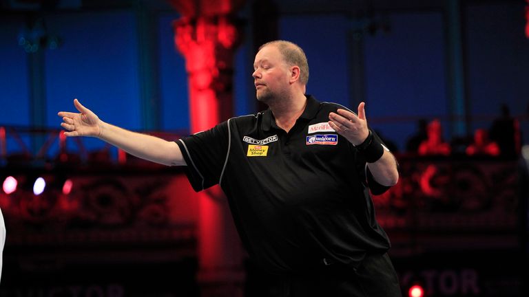 Raymond van Barneveld loses to Justin Pipe at the World Matchplay