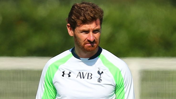 ENFIELD, ENGLAND - AUGUST 28:  Andre Villas-Boas of Tottenham Hotspur looks on during a training session on August 28, 2013 in Enfield, England.  (Photo by Clive Rose/Getty Images)