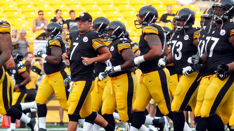 Quarterback Ben Roethlisberger leads the Pittsburgh Steelers warm up.