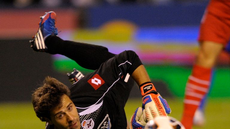 Deportivo Coruna's goalkeeper Daniel Aranzubia eyes the ball during the Spanish league football match against Sevilla at Riazor Stadium in Coruna, on September 24, 2012. Sevilla won the match 2-0. AFP PHOTO / MIGUEL RIOPA        (Photo credit should read MIGUEL RIOPA/AFP/GettyImages)