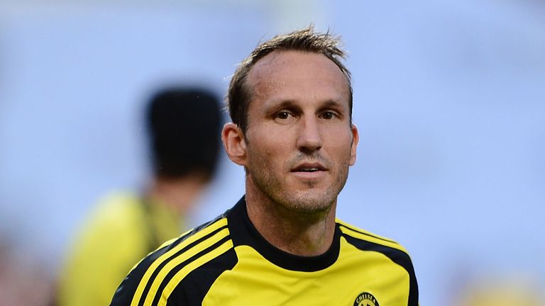 Mark Schwarzer of Chelsea FC in action during a Chelsea FC training session at Rajamangala Stadium