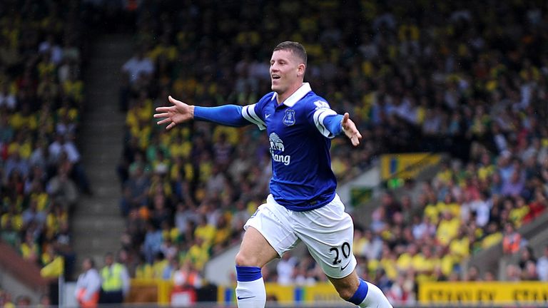 Everton's Ross Barkley celebrates scoring his teams first goal of the game