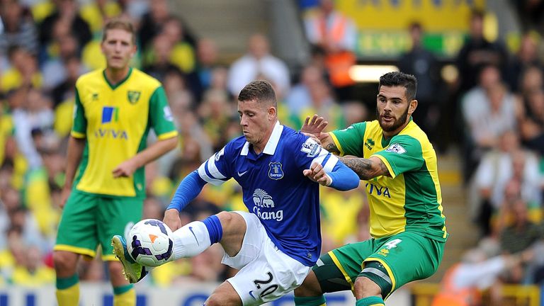 Everton's Ross Barkley and Norwich City's Bradley Johnson battle for the ball