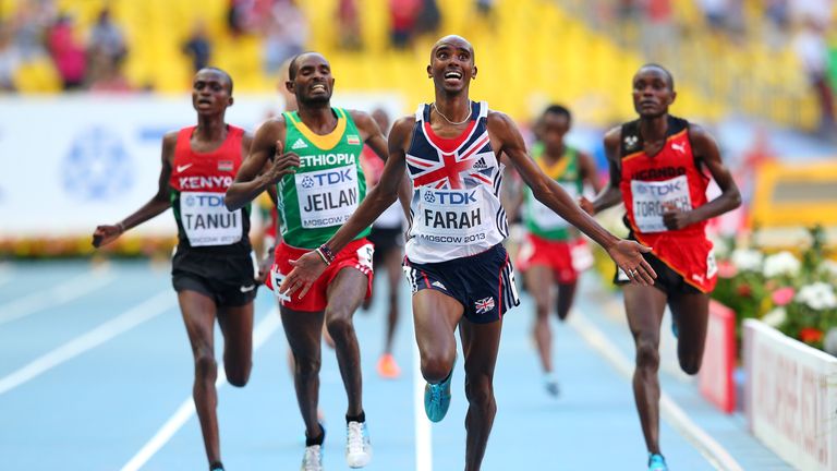 Mo Farah wins gold in the Men&#39;s 10K at the Luzhniki Stadium in Moscow