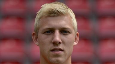 Image of Julian Koch: Mainz defender has suffered a dislocated shoulder