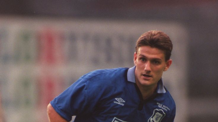 1 APR 1995:  ANDY HINCHCLIFFE OF EVERTON IN ACTION DURING A FRIENDLY MATCH AGAINST CELTIC AT GOODISON PARK. Mandatory Credit: Mark Thompson/ALLSPORT