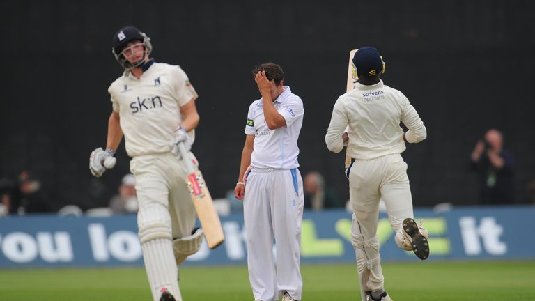 Warwickshire batsman Chris Woakes (L) and Maurice Chambers pick up runs as Derbyshire bowler Alex Hughes (C) reacts