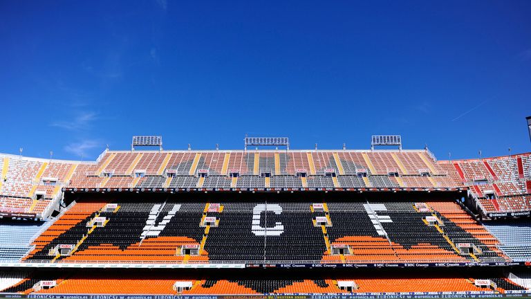 VALENCIA, SPAIN - SEPTEMBER 19:  A general view of Estadi de Mestalla prior to the UEFA Europa League Group A match between Valencia CF and Swansea City at Estadi de Mestalla on September 19, 2013 in Valencia, Spain.  (Photo by David Ramos/Getty Images)