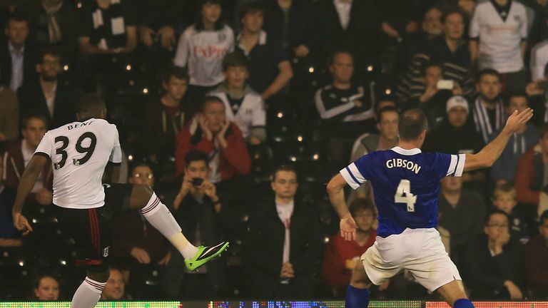 Darren Bent fired Fulham into the fourth round of the Capital One Cup with a fine strike from 30 yards