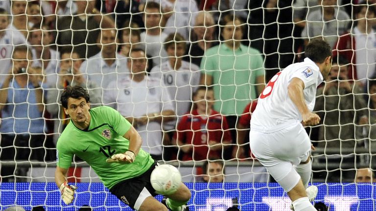 9 September 2009: Frank Lampard scores from the penalty spot against Vedran Runje of Croatia. England won 5-1 to secure their place at the 2010 World Cup