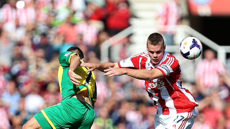 Norwich City's Robert Snodgrass (left) and Stoke City's Ryan Shawcross battle for the ball