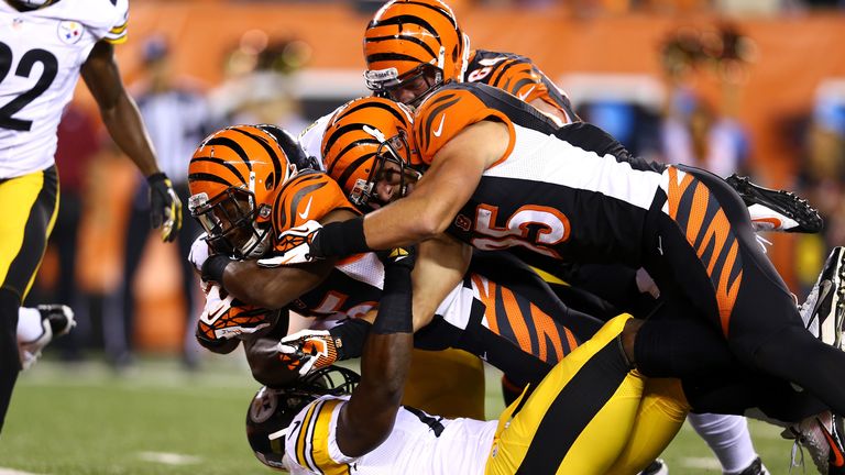 CINCINNATI, OH - SEPTEMBER 16:  Running back Giovani Bernard #25 of the Cincinnati Bengals dives into the endzone for a seven-yard touchdown run in the first quarter against the Pittsburgh Steelers in the first half at Paul Brown Stadium on September 16, 2013 in Cincinnati, Ohio.  (Photo by Andy Lyons/Getty Images)