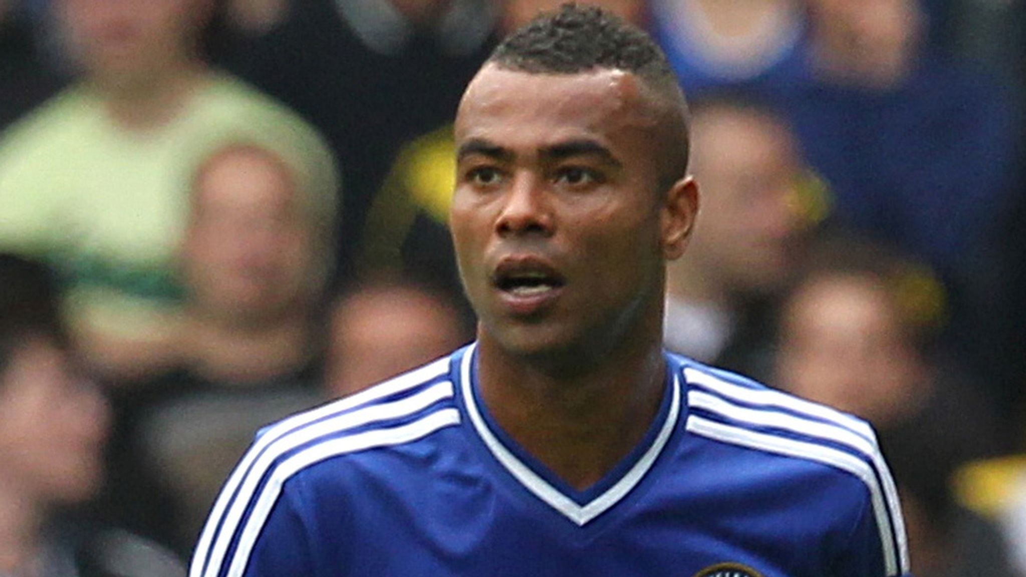 Chelsea defender Ashley Cole eyes contract extension at Stamford Bridge ...