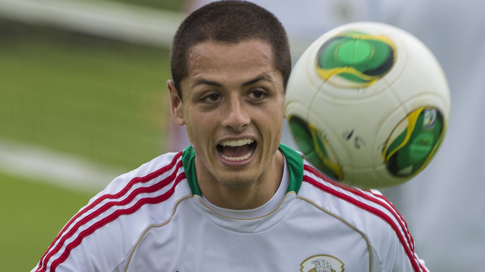 Premier League Man Utd striker Javier Hernandez has worry over knee