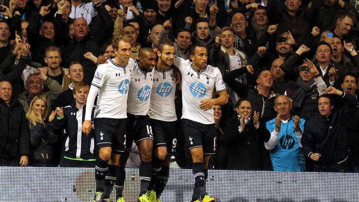 Tottenham's Roberto Soldado (centre right) celebrates with team mates after scoring the winning goal from the penalty spot during the Barclays Premier League match at White Hart Lane, London.