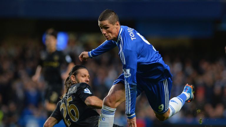 Martin Demichelis: Tussles with Fernando Torres during the defeat at Chelsea.