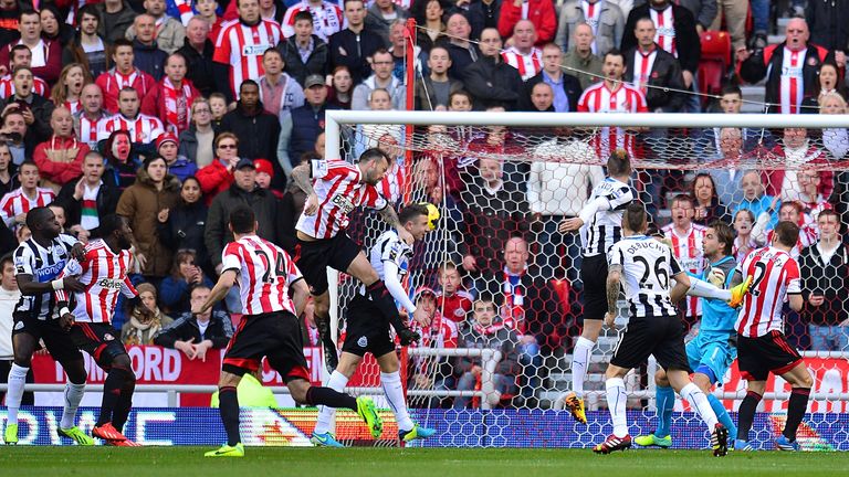Sunderland's Steven Fletcher scores his side's first goal of the game against Newcastle