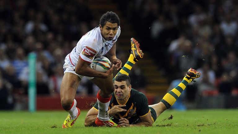 England's Kallum Watkins (L) evades the tackle from Australia's Greg Inglis during the 2013 Rugby League World Cup group A match between Australia and England at the Millennium Stadium in Cardiff, south Wales on October 26, 2013. 