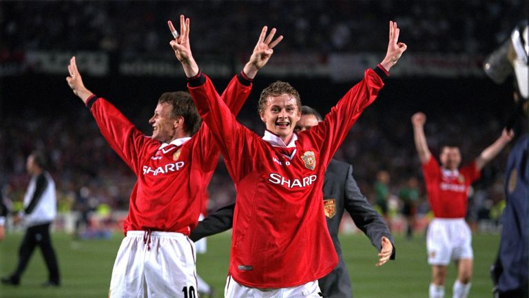Teddy Sheringham and Ole Gunnar Solskjaer of Manchester United celebrate with a treble salute after the UEFA Champions League Final between Bayern Munich v Manchester United