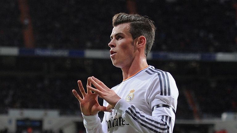 MADRID, SPAIN - NOVEMBER 30:  Gareth Bale of Real Madrid CF celebrates after scoring Real's opening goal during the La Liga match between Real Madrid CF and Real Valladolid CF at Santiago Bernabeu stadium on November 30, 2013 in Madrid, Spain.  (Photo by Denis Doyle/Getty Images)