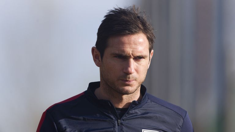 England footballer Frank Lampard arrives for a training session at Arsenal's training ground, London Colney, north of London on November 13, 2013 ahead of their forthcoming international friendly football match against Chile.    AFP PHOTO / JUSTIN TALLIS        (Photo credit should read JUSTIN TALLIS/AFP/Getty Images)