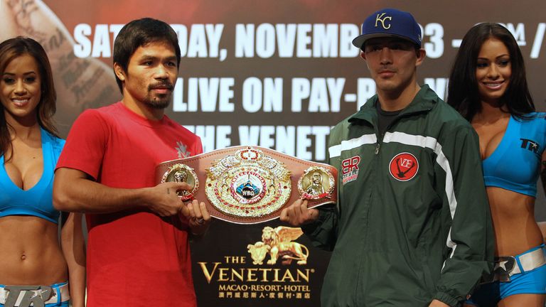 Philippine boxing icon Manny Pacquiao (2nd L) and Brandon Rios of the US (2nd R) pose with the belt during a pre-fight press conference in Macau on November 20, 2013. Pacquiao will take on Rios in a welterweight bout in Macau on November 24.