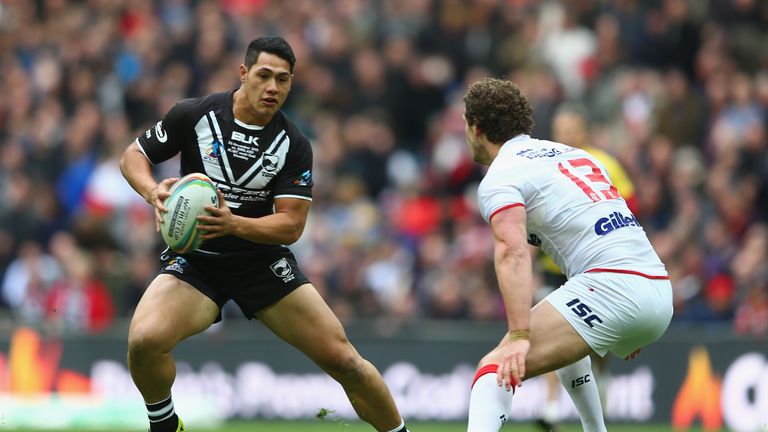 Roger Tuivasa-Scheck (L) of New Zealand fronted by Sean O'Loughlin (R) of England during the Rugby League World Cup Semi Final match between New Zealand and England at Wembley Stadium on November 23, 2013 in London, England