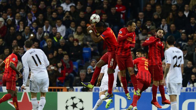 Real Madrid's Welsh forward Gareth Bale (L) executes a free kick to score during the UEFA Champions League football match Real Madrid CF vs Galatasaray SK 
