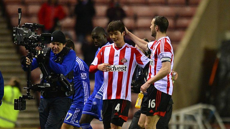 Sunderland's Sung-Yeung Ki (left) celebrates after the final whistle with teammate John O'Shea 
