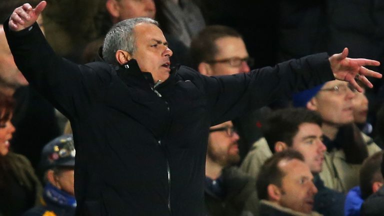 LONDON, ENGLAND - DECEMBER 29:  Jose Mourinho the Chelsea manager reacts during the Barclays Premier League match between Chelsea and Liverpool at Stamford