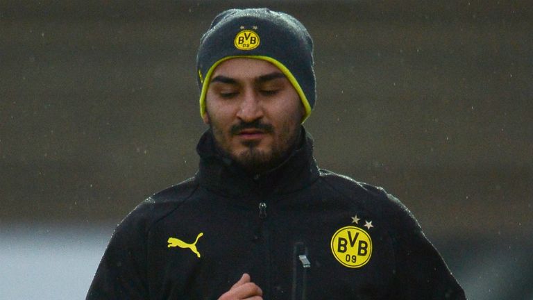Ilkay Gundogan: Not leaving Borussia Dortmund according to the club and his father