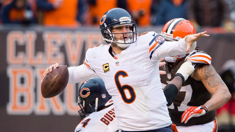 Quarterback Jay Cutler #6 of the Chicago Bears throws a pass during the second half against the Cleveland Browns