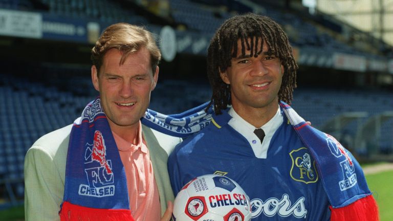  RUDD GULLIT OF HOLLAND WITH CHELSEA MANAGER GLENN HODDLE AT STAMFORD BRIDGE AFTER GULLIT SIGNED FOR CHELSEA. 