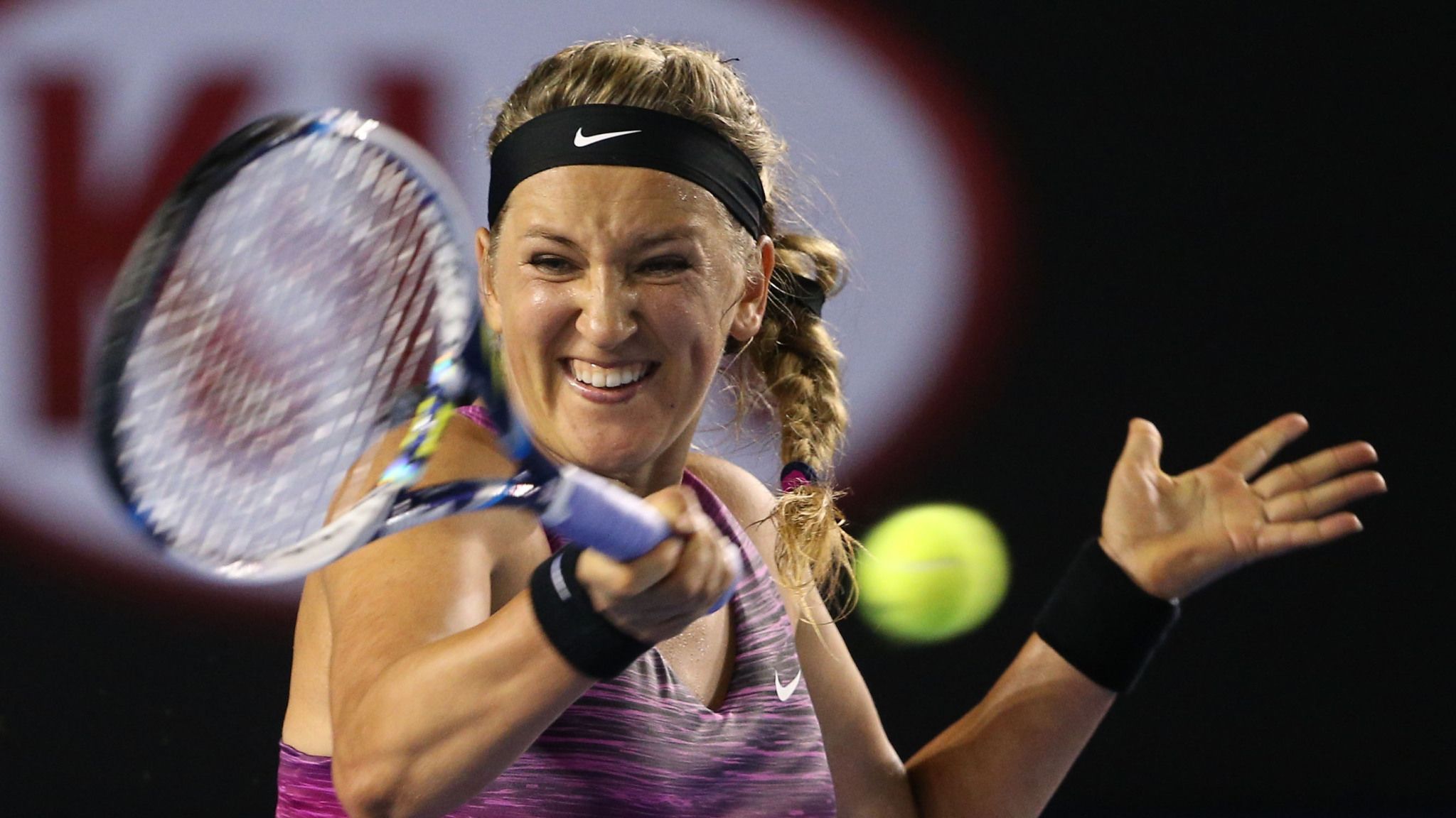 Australian Open Victoria Azarenka books place in the third round