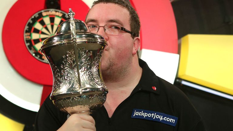 - Bunting of England celebrates with the trophy after winning the final against Alan Norris of England during the BDO Lakeside World Professional Darts Championships 2014