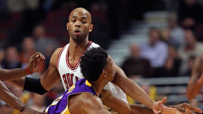 Taj Gibson's shot on the buzzer earned the Bulls a victory over the Lakers