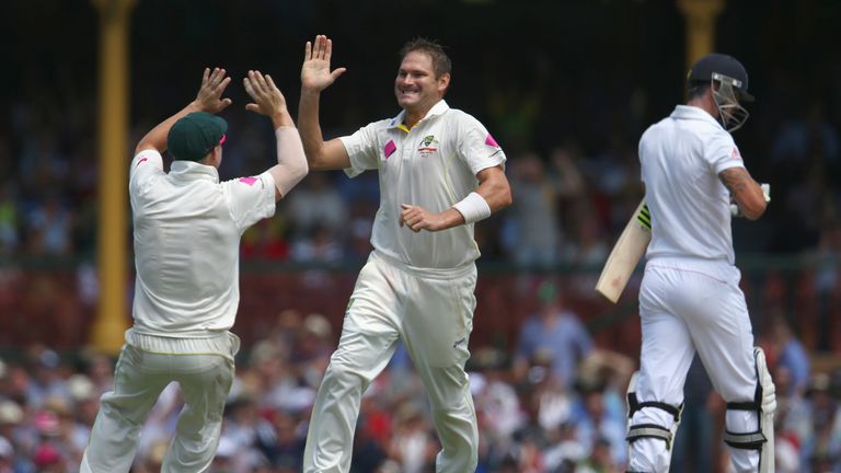 Ryan Harris (centre) and David Warner celebrate the wicket of Kevin Pietersen during day two of fifth Ashes Test at SCG, Sydney. Jan 4 2014.